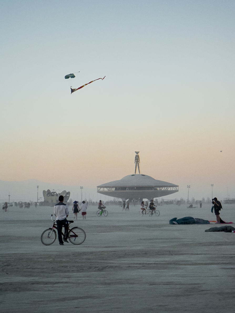 Black Rock City, Burning Man 2013, Cargo Cult, sky jumpers